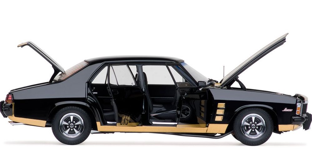 Classic Carlectables 1:18th scale Diecast - Holden HX Monaro Tuexdo Black - 18860 - Image 2