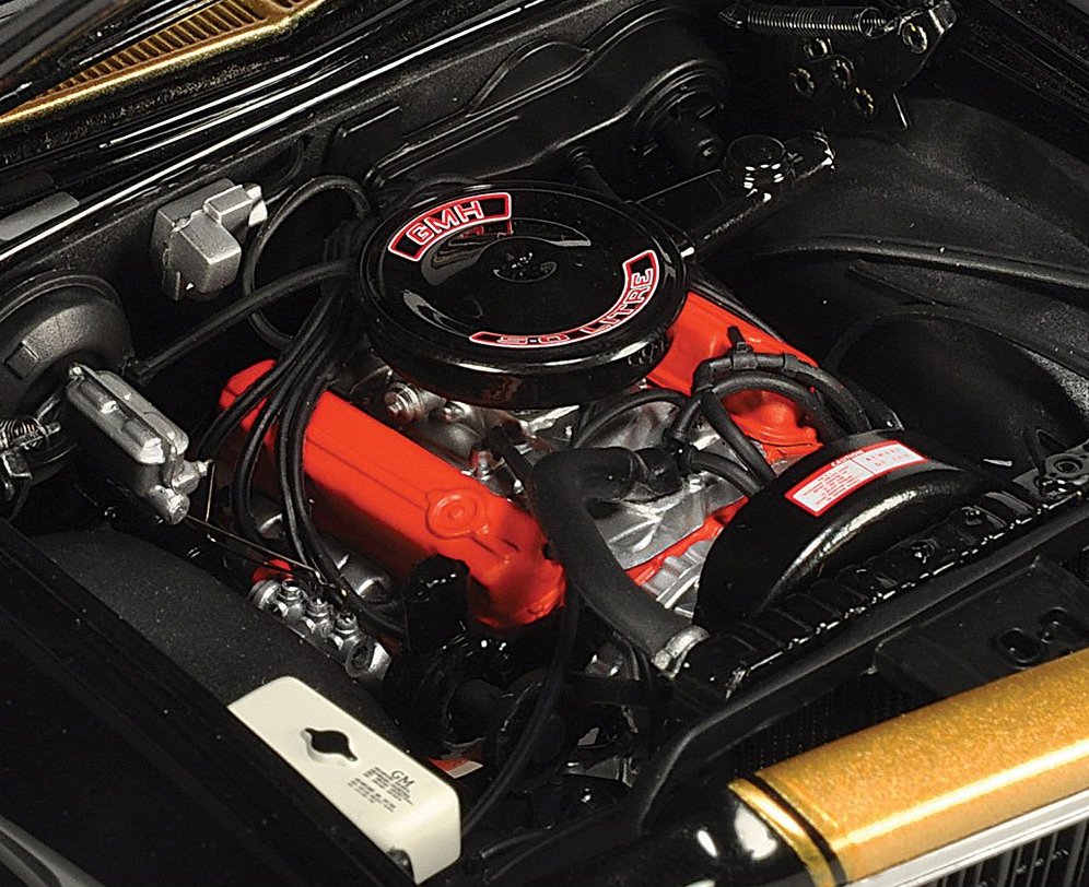 Classic Carlectables 1:18th scale Diecast - Holden HX Monaro Tuexdo Black - 18860 - Image 3